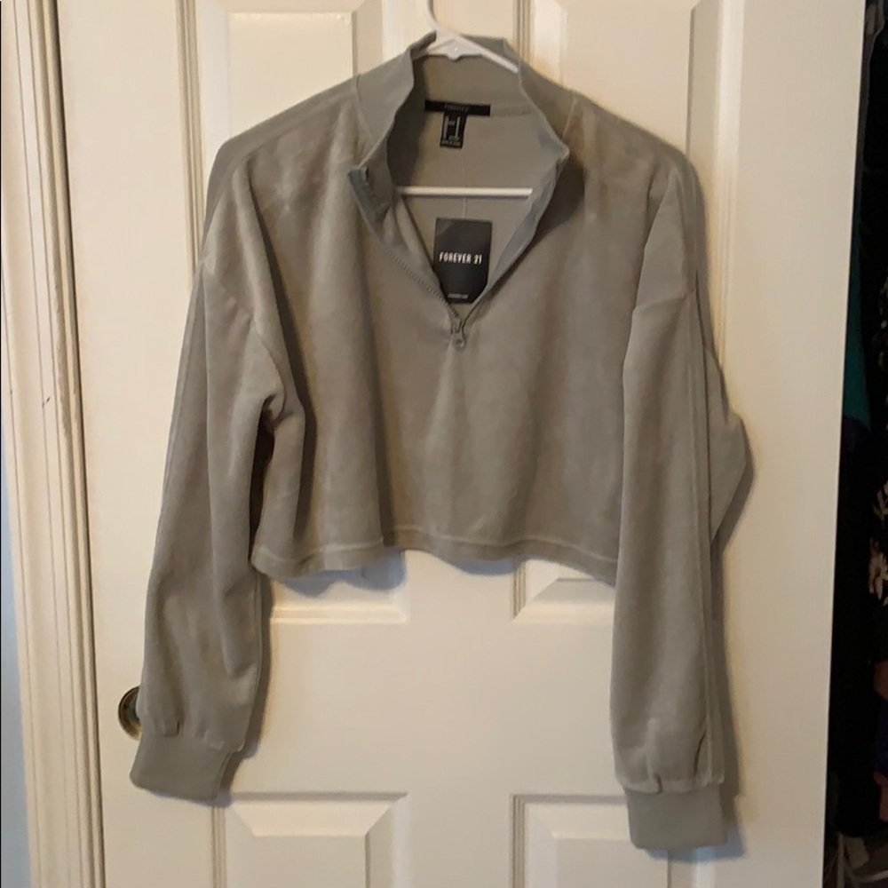 Cropped sport pullover